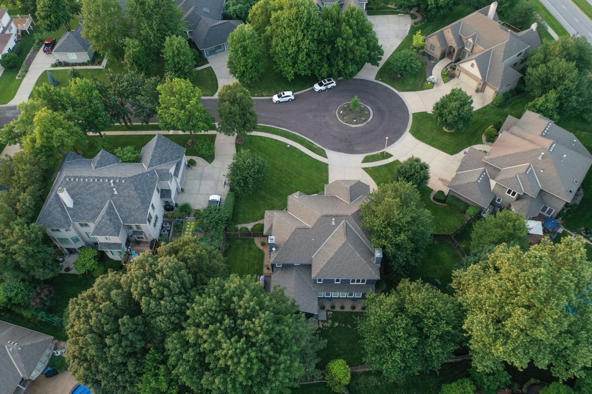 Great neighborhood and friendly neighbors who take care of each other.