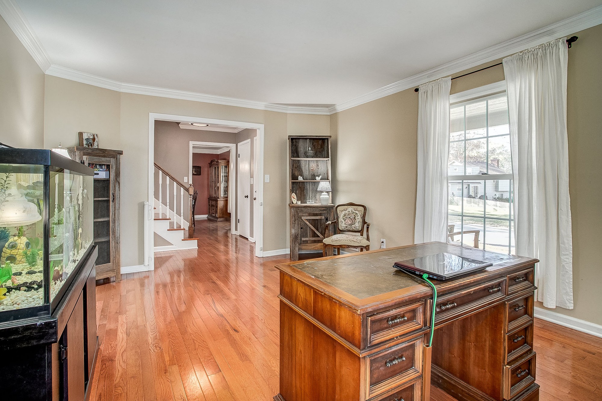 Step inside the foyer and notice the gleaming hardwood floors and the welcoming colors palette. 